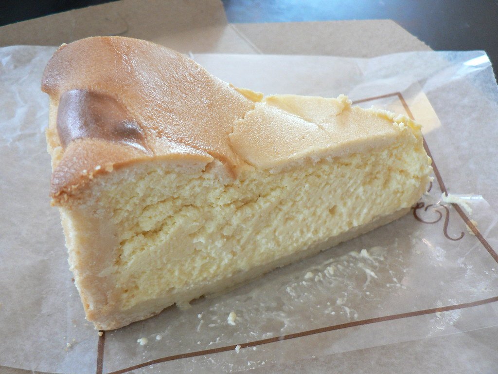 Cheesecake Nasıl Servis Edilir? için temsili fırın ve pastane görseli