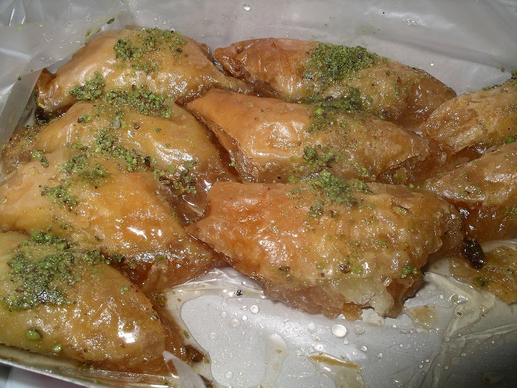 Bayram İçin Baklava Siparişi Ne Zaman Verilmeli? için temsili fırın ve pastane görseli